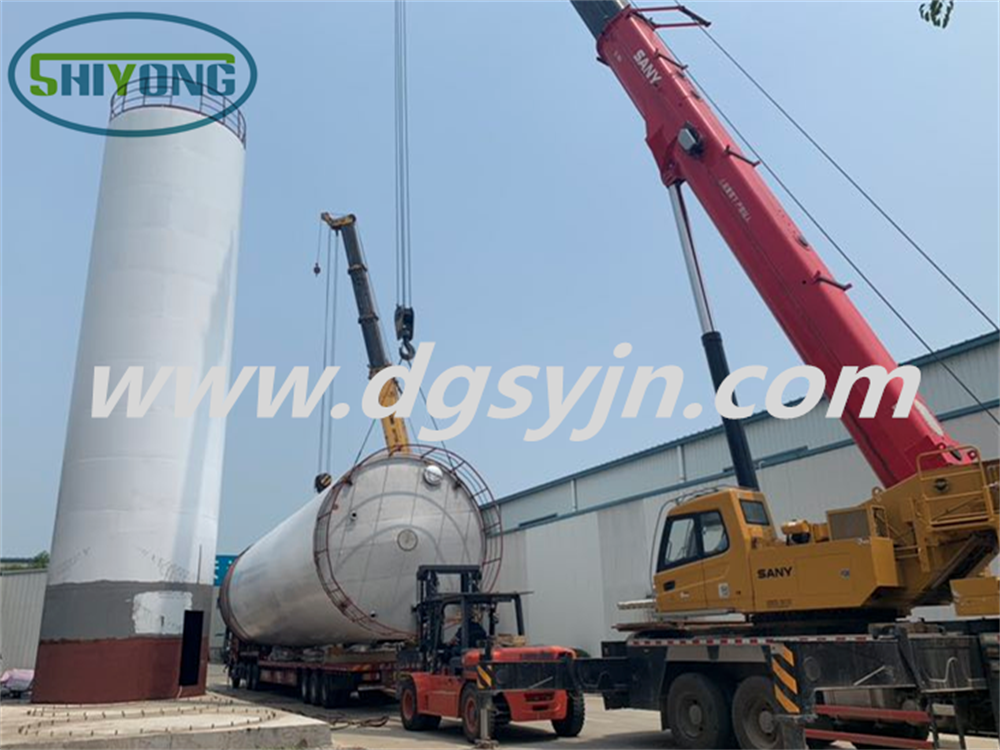 室外大型料倉(cāng)吊裝中