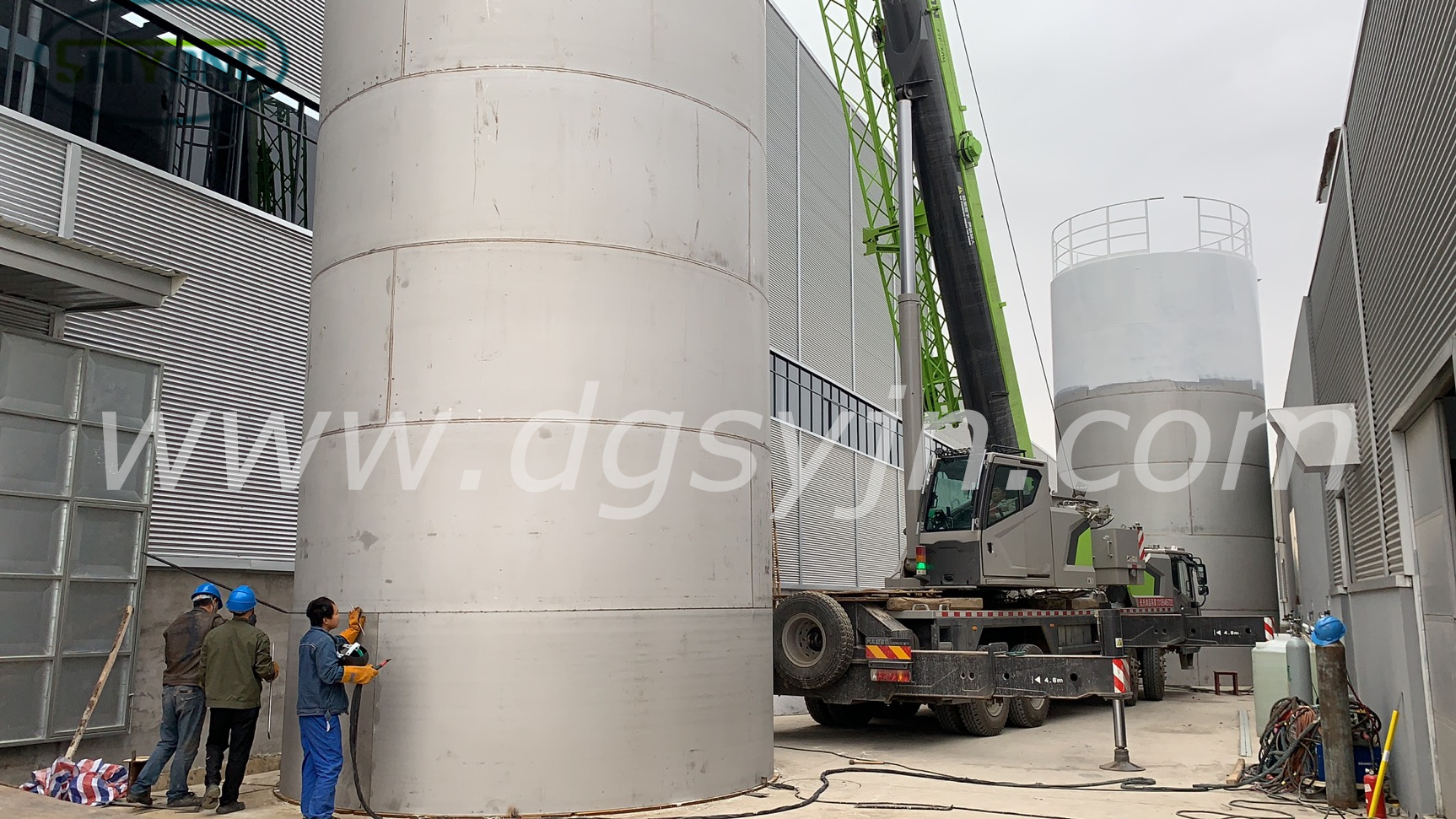 不銹鋼儲(chǔ)罐制作中