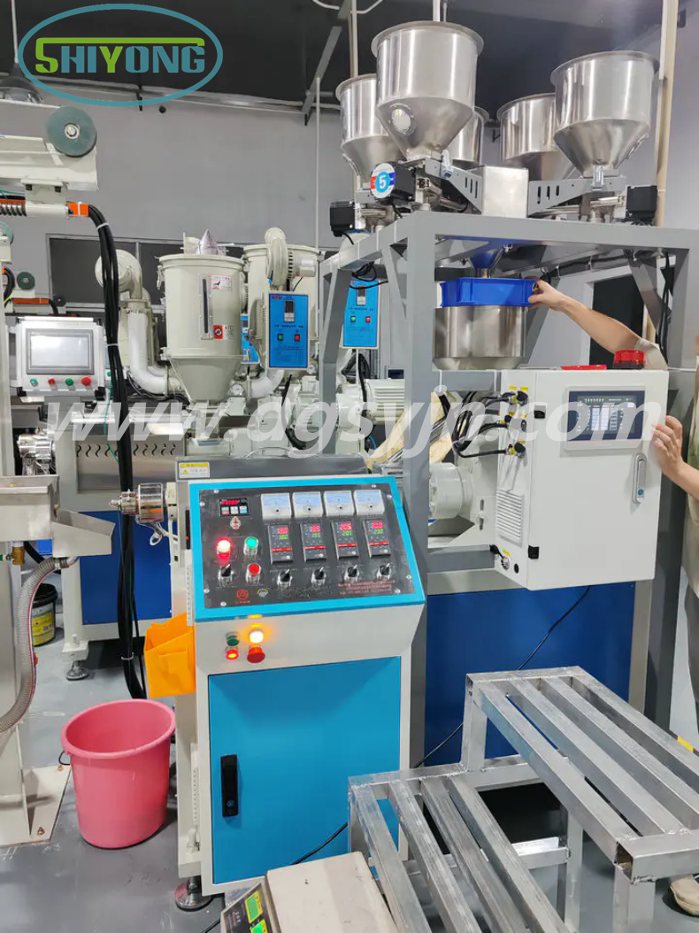 擠出拉絲多色供料機(jī)