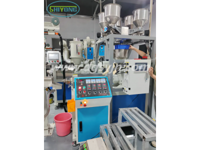 擠出拉絲多色供料機(jī)